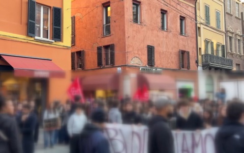Coro unanime da Bologna: “I soldi per la guerra alla scuola!”