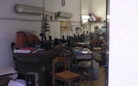 Dodici lavoratori in nero su dodici: sospesa un’azienda tessile a Castello d’Argile