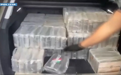 Droga: la polizia segue la filiera dello spaccio da Bologna alla Brianza