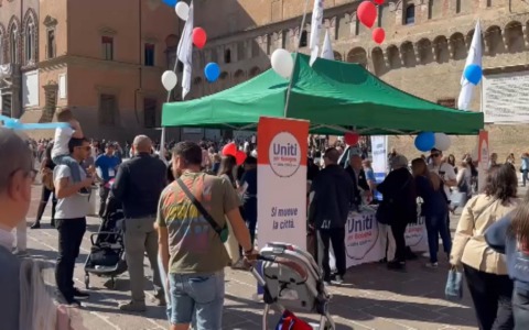 Favia in piazza col dottor Balanzone