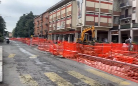 I commercianti di via Bentini e London nel quartiere Navile denunciano i disagi causati dai cantieri del tram