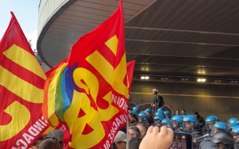 I manifestanti “sfondano” in via Stalingrado: tangenziale bye bye
