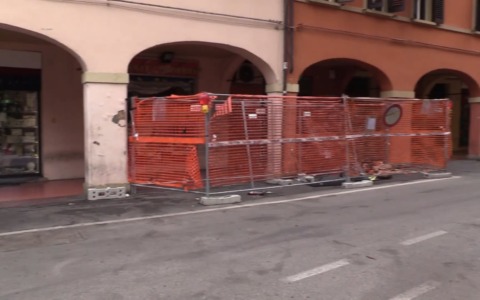 I residenti di via Mascarella hanno presentato un esposto per chiedere che venga ripristinata la zona rossa