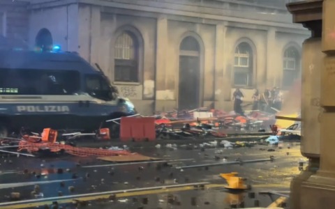 Il bilancio e le immagini della serata di guerriglia a Bologna