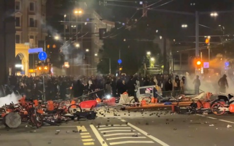 Il bilancio e le immagini della serata di guerriglia a Bologna