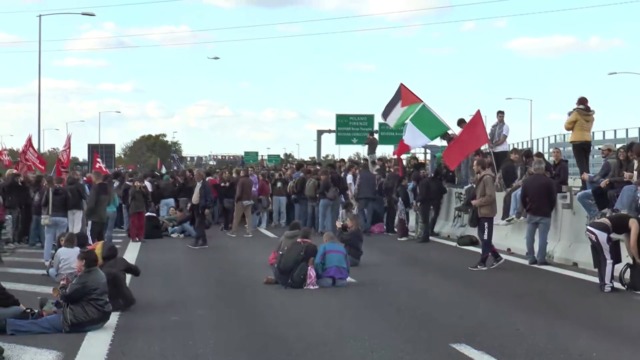 Il corteo contro il carovita blocca tangenziale e autostrada