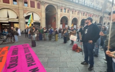 In corteo anche il mondo ambientalista: ‘Tuteliamo il verde, dedichiamo una giornata al clima’