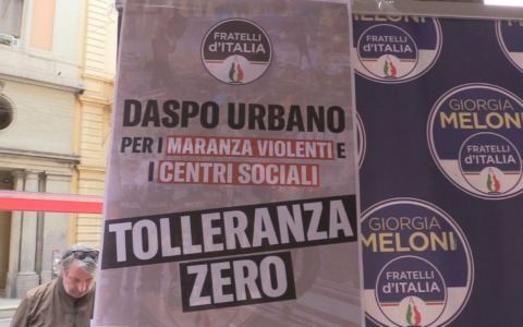 Petizione di Fratelli d’Italia per chiedere il daspo urbano “per i maranza violenti e per i centri sociali”