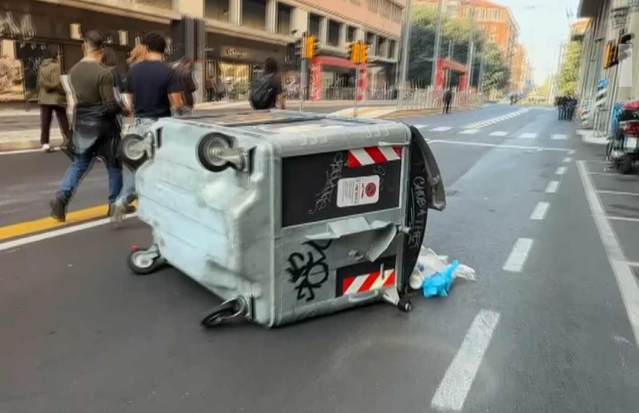 Corteo degli studenti in centro a Bologna: studenti identificati