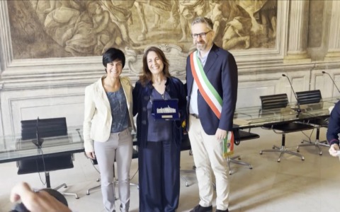 Turrita d’argento a Silvana Fusari, la volontaria alla disabilità