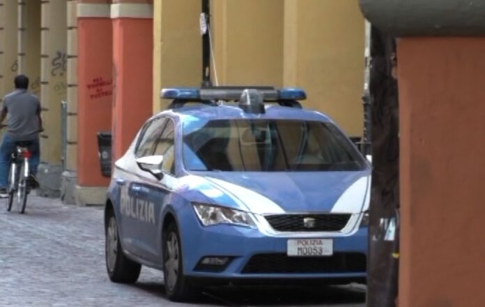 Ricercato rintracciato dalla polizia in via Petroni